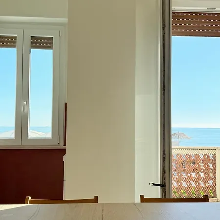Se173 - Montemarciano, Trilocale Con Mansarda Fronte Mare * 塞尼加利亚马尔佐卡